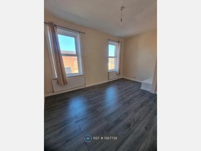 2 Bedroom Flat To Rent In Rudyerd Street, North Shields, NE29
