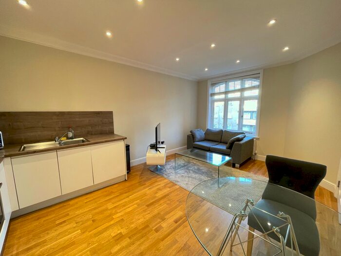 1 Bedroom Flat To Rent In Hamlet Gardens, Hammersmith, London, W6