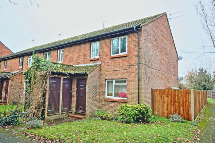 1 Bedroom Flat To Rent In Bankside, Horsell, Woking, GU21