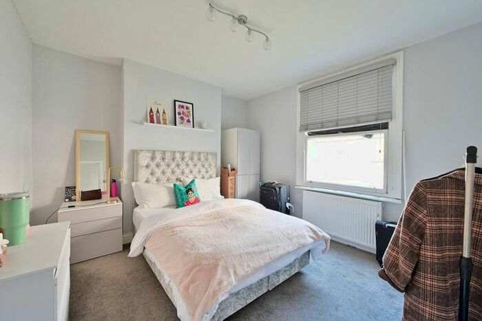 3 Bedroom Flat To Rent In Fairfield Street, Wandsworth, London, SW18