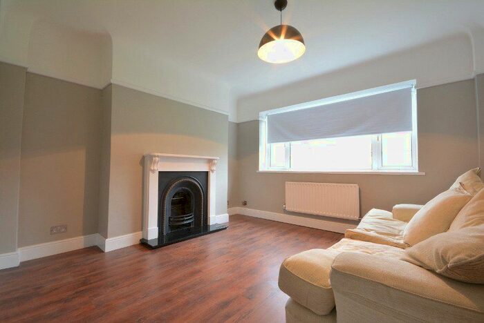 2 Bedroom Flat To Rent In New Park Road, London, SW2