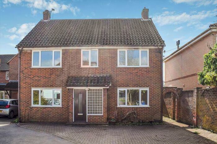 4 Bedroom Detached House To Rent In High Street, Kidlington, OX5