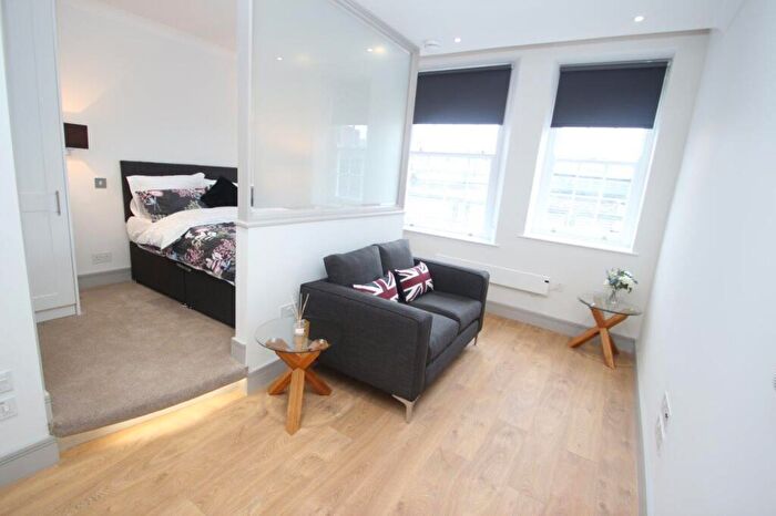 Apartment To Rent In Monument Apartments, Grainger Street, NE1