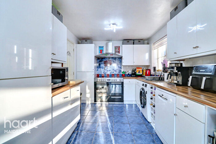 5 Bedroom Detached House For Sale In Joy Wood, Maidstone, ME17