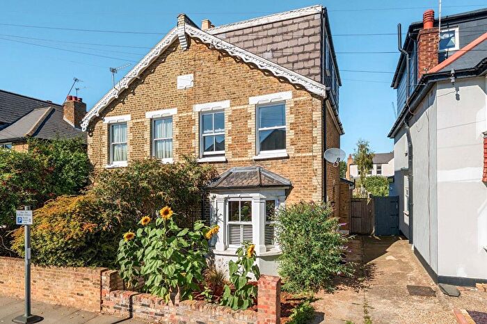 4 Bedroom Semi Detached House For Sale In Deacon Road, Kingston Upon Thames, KT2