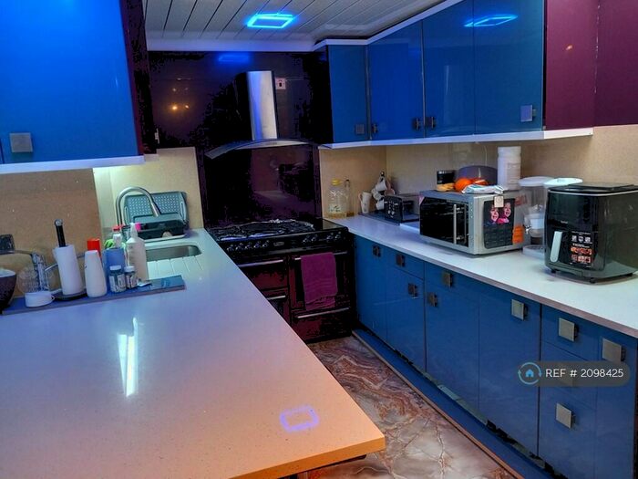 1 Bedroom Bungalow To Rent In Richings Way, Iver, SL0