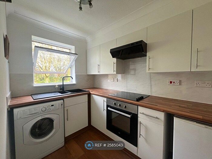 1 Bedroom Flat To Rent In Hamilton Court, Bournemouth, BH8