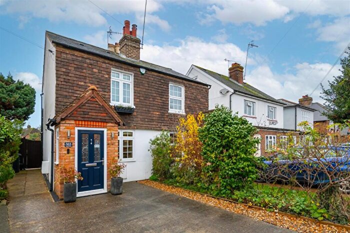 2 Bedroom Semi Detached House For Sale In Albert Road, Horley, Surrey, RH6