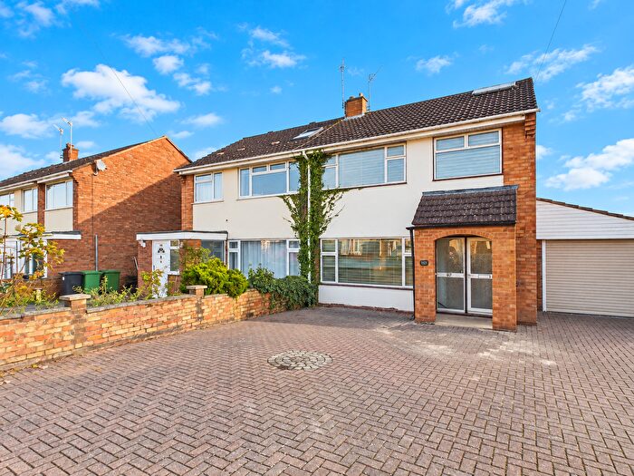 3 Bedroom Semi-Detached House To Rent In Riverview Close, Worcester, WR2