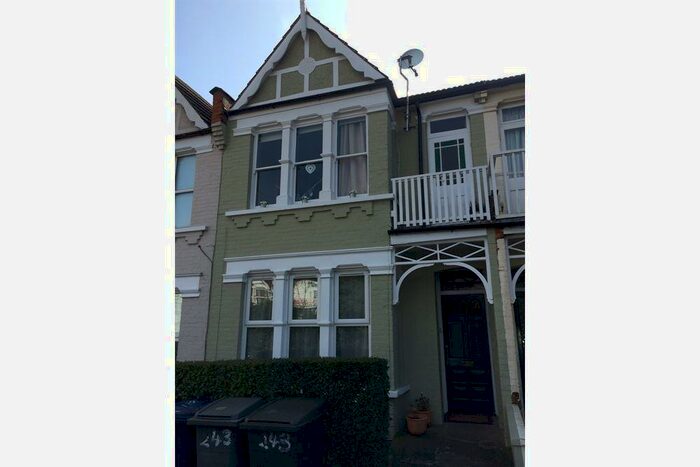 2 Bedroom Flat To Rent In Squires Lane, London, N3
