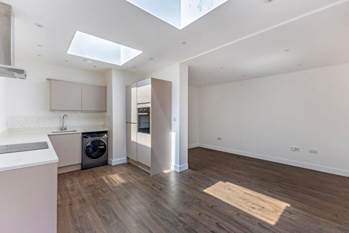 2 Bedroom Flat To Rent In Aldershot Road London, NW6