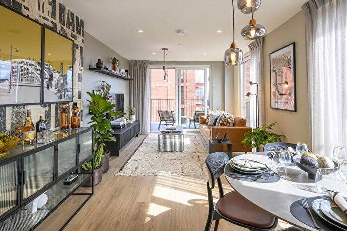 1 Bedroom Apartment For Sale In Heron Wharf, Leven Road, London, E14