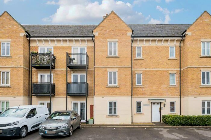2 Bedroom Apartment To Rent In Harvester Court, Carterton, OX18
