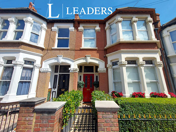 2 Bedroom Flat To Rent In Westcliff Avenue, Westcliff On Sea, SS0