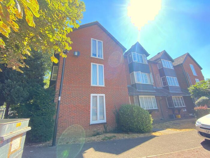 Studio To Rent In Mahon Close, Enfield, EN1