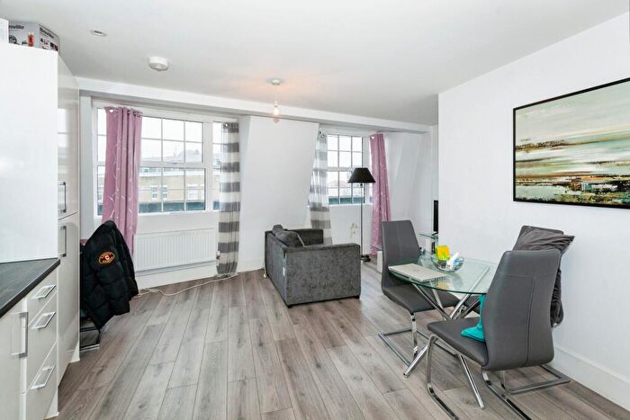 1 Bedroom Flat For Sale In High Street, Slough, SL1