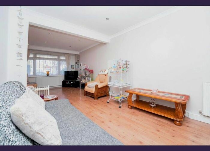 3 Bedroom End Of Terrace House For Sale In Penbury Road, Southall, UB2