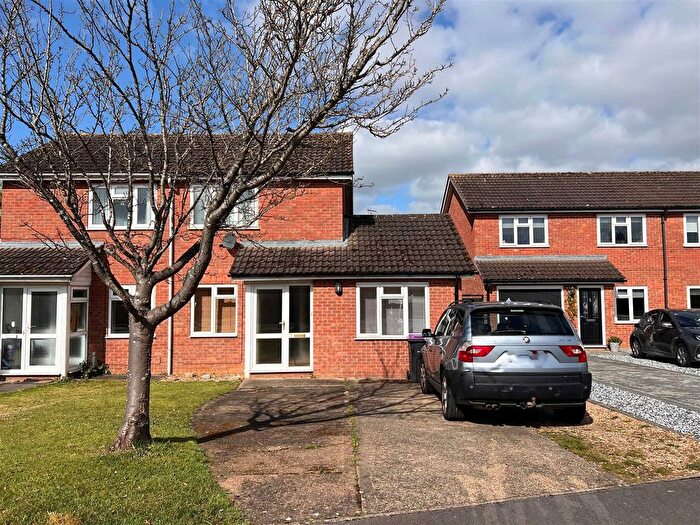 2 Bedroom Semi Detached House To Rent In Willow Road, Stamford, PE9