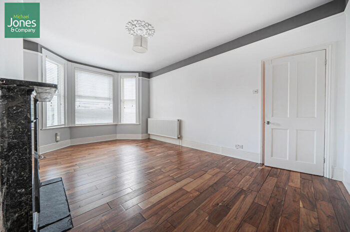 2 Bedroom Flat To Rent In South Street, Lancing, West Sussex, BN15