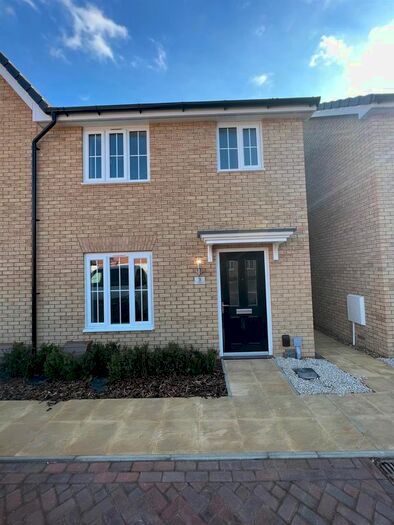 3 Bedroom Semi-Detached House To Rent In Gelding Mews, Sproughton, Ipswich, IP8