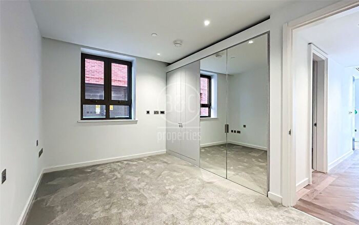 2 Bedroom Flat To Rent In Segrave Walk, London, W2