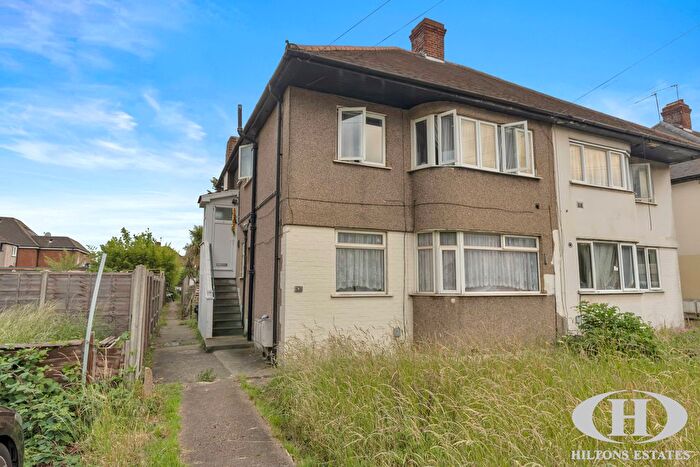 2 Bedroom Maisonette For Sale In Sandow Crescent, Hayes, UB3