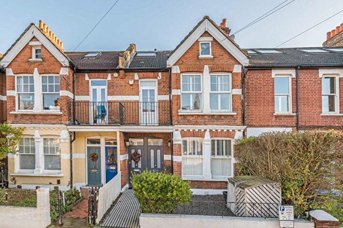 2 Bedroom Flat For Sale In Avondale Road, Mortlake, SW14