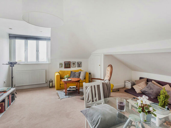 2 Bedroom Apartment To Rent In Ref: Gk - Reigate Road, Reigate, RH2