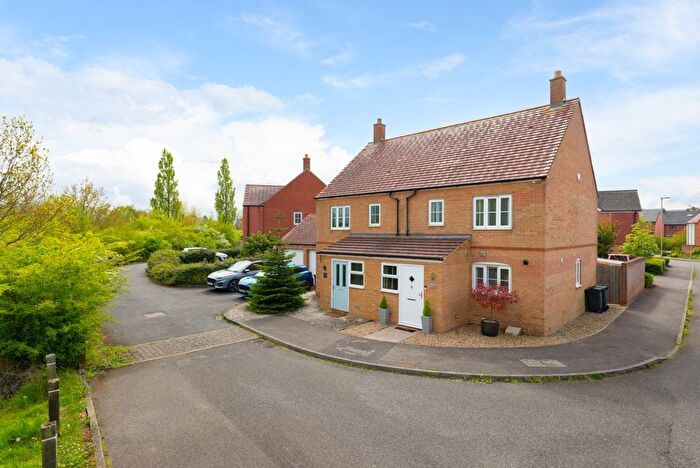 3 Bedroom Semi-Detached House For Sale In Southdown Close, Kingsnorth, Ashford, TN25