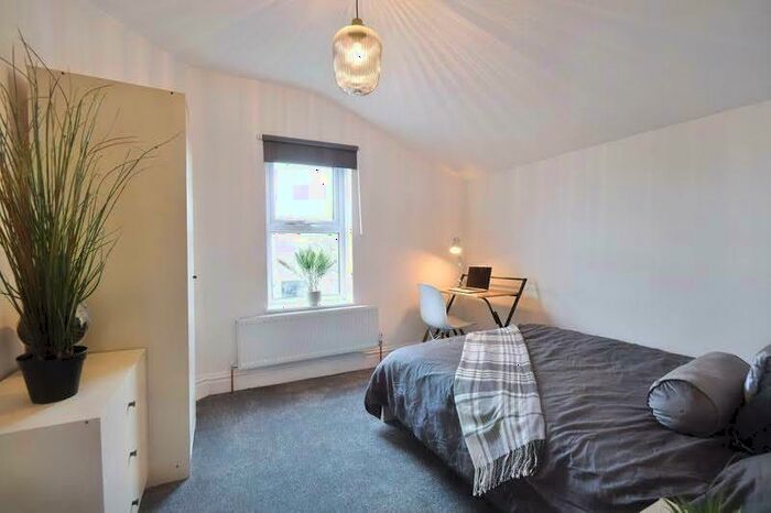 8 Bedroom House To Rent In Charlton Road, Bristol, BS31