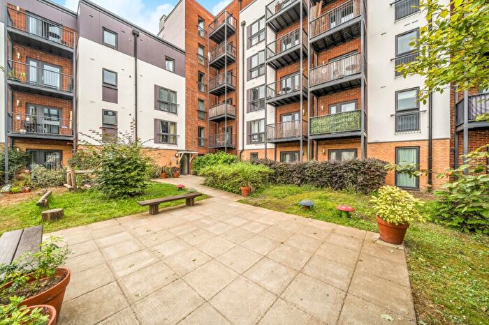 3 Bedroom Flat To Rent In Fairthorn Road London, SE7