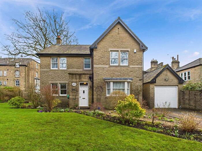 4 Bedroom Detached House For Sale In Park Road, Buxton, SK17