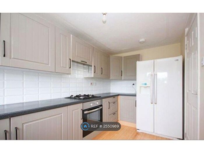 3 Bedroom Maisonette To Rent In Ivanhoe Rise, Livingston, EH54