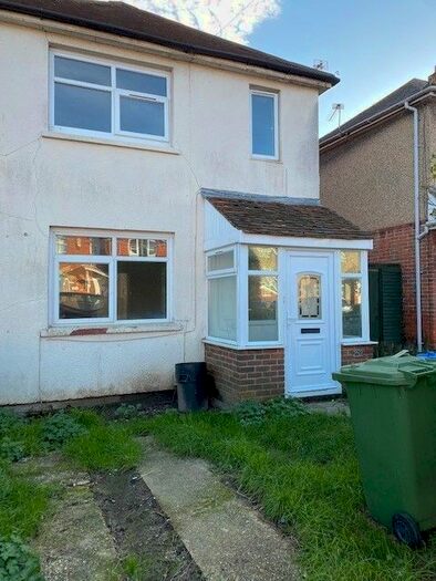 3 Bedroom End Of Terrace House To Rent In Honeysuckle Road, Southampton, SO16