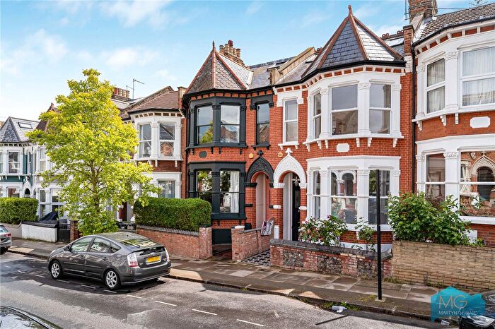 5 Bedroom Detached House For Sale In Pemberton Road, Harringay, N4