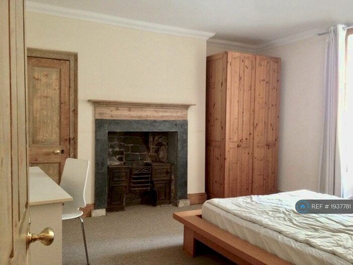 3 Bedroom Flat To Rent In Student, Bristol, BS8