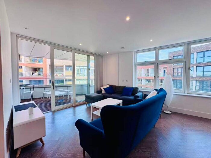 2 Bedroom Flat To Rent In Sterling Way, London, N7