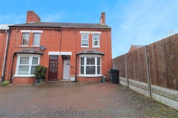 3 Bedroom Terraced House To Rent In East Grove, Rushden, NN10