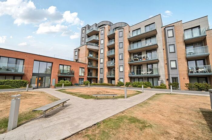 2 Bedroom Flat For Sale In - Berkeley Avenue, Reading, Berkshire, RG1