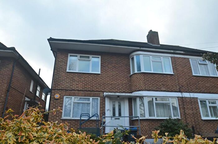 2 Bedroom Maisonette For Sale In Cheston Avenue, Shirley, Croydon, CR0