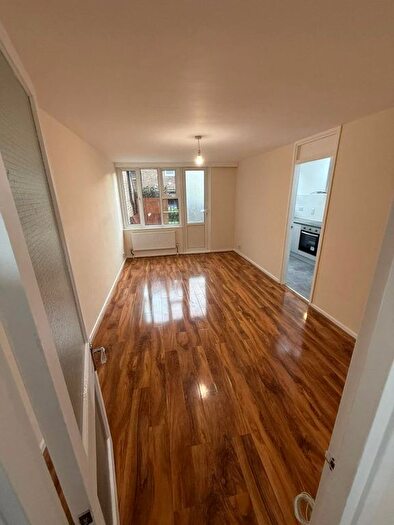 1 Bedroom Flat To Rent In Droop Street, London, W10