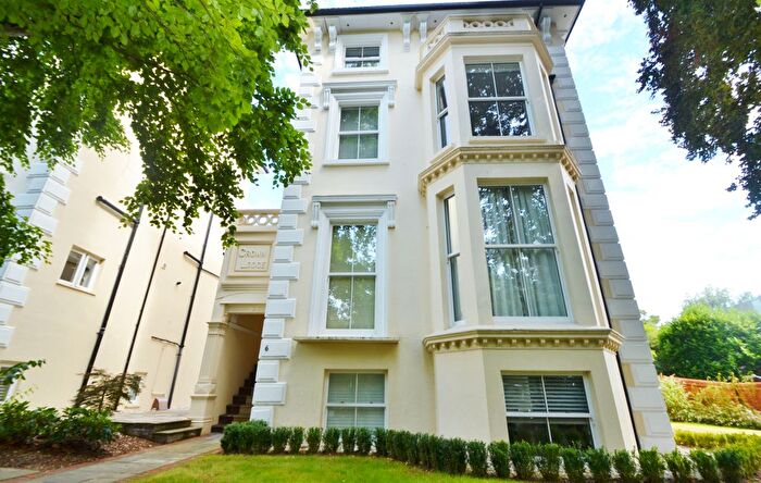 1 Bedroom Flat To Rent In Oak Hill, Surbiton, KT6