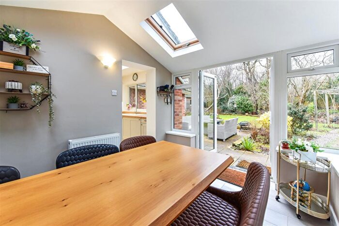 2 Bedroom Detached Bungalow For Sale In Whitebeam Close, Horndean, PO8