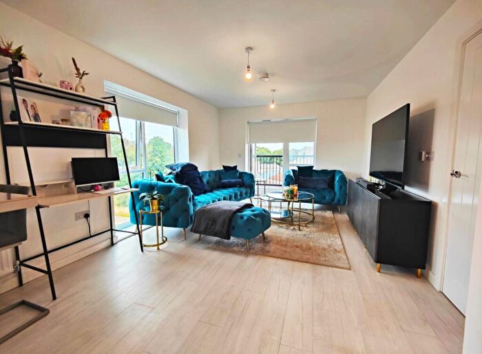 2 Bedroom Apartment For Sale In Whiting Avenue, Greenhithe, Kent, DA9