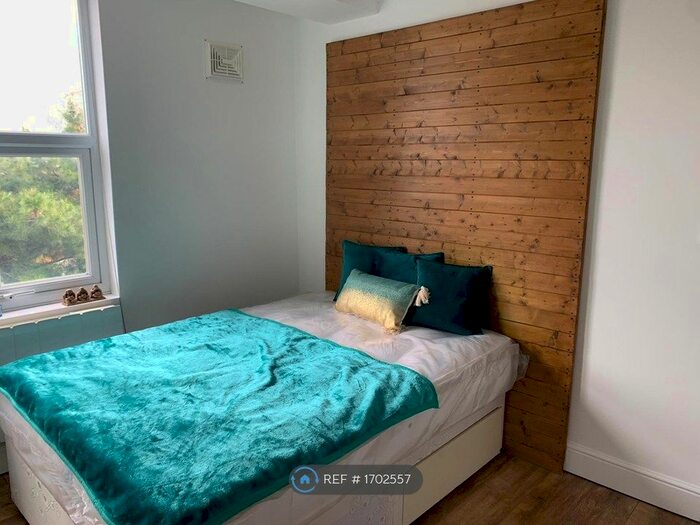 Studio To Rent In London, London, N7