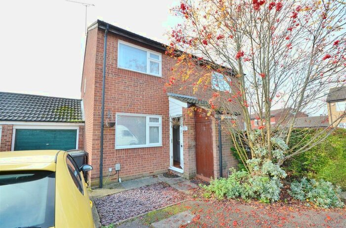 2 Bedroom Semi-Detached House To Rent In Penda Close, Luton, LU3