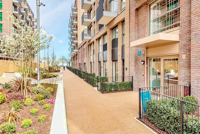 2 Bedroom Flat To Rent In Carraway Street, Reading, RG1