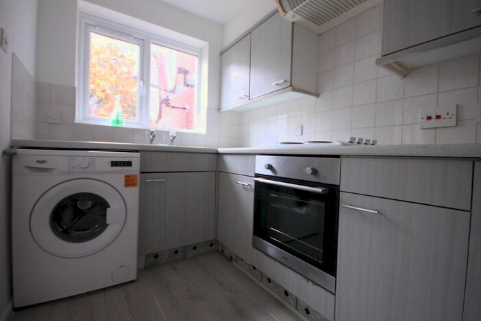 Studio To Rent In Swaythling Close, London N18
