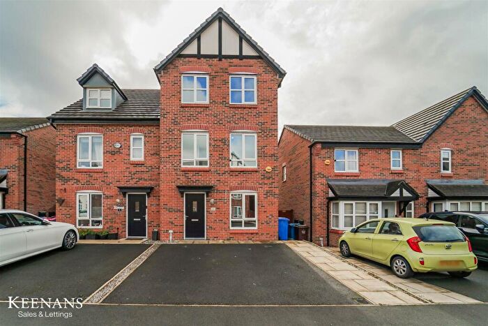 4 Bedroom Semi-Detached House To Rent In Hewer Close, Swinton, Manchester, M27