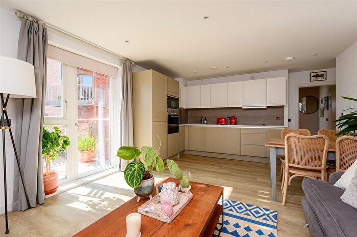 2 Bedroom Flat For Sale In Leetham House, Leetham Lane, York, YO1